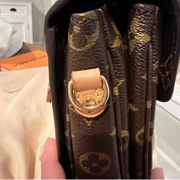 Louis Vuitton Monogram Pochette Metis - Picture 10 of 16